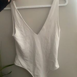 Babaton Contour V-Neck bodysuit